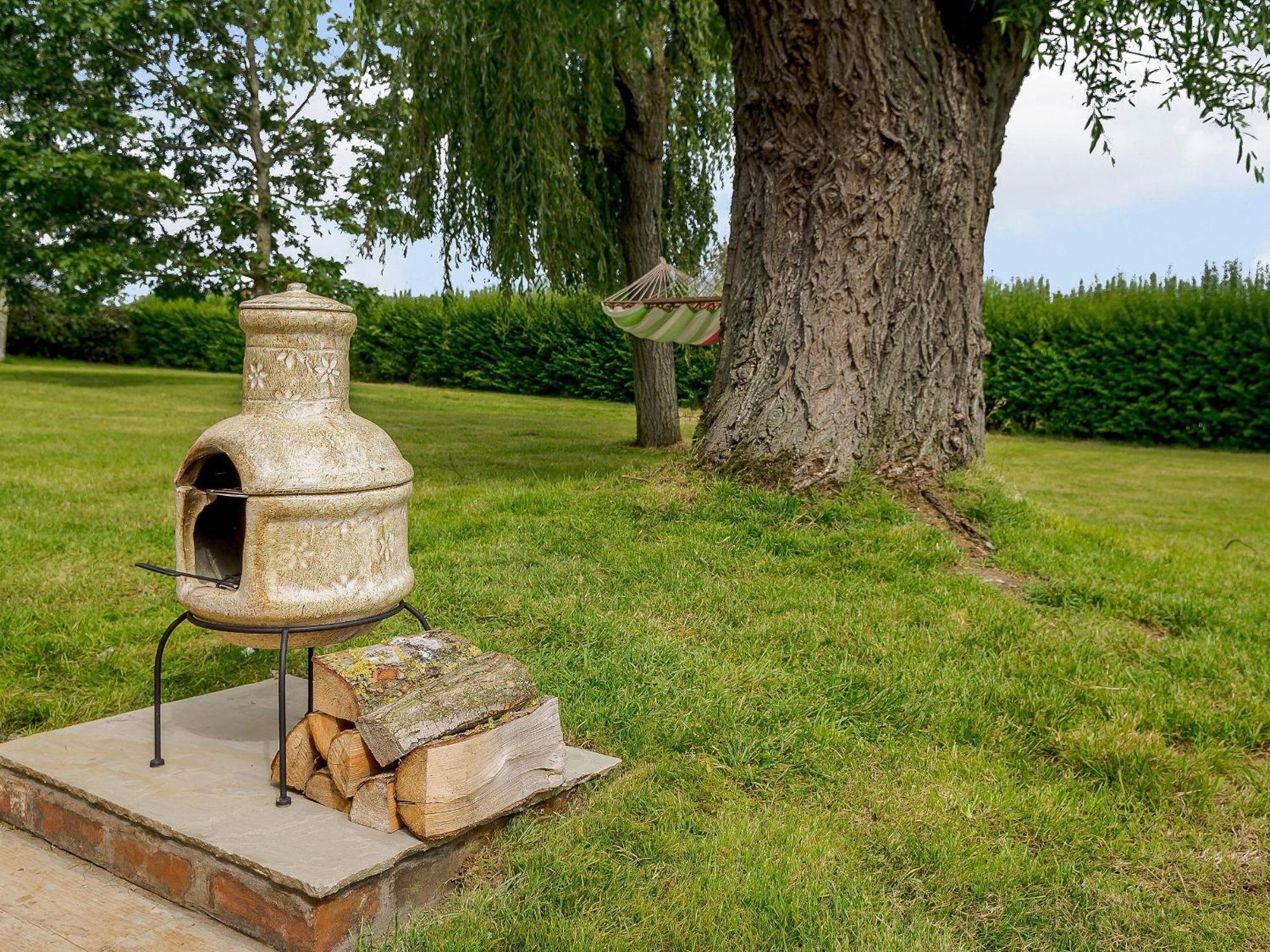 Under Willows - Uk12608 Burton Overy 外观 照片